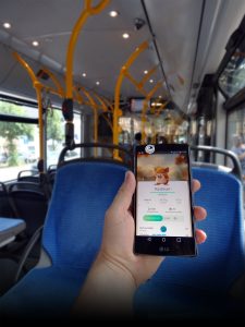 Don't poké and drive! Ride! Wer einfach Bus und Bahn fahren kann, kann auch einfach mal.. ein bisschen spielen.